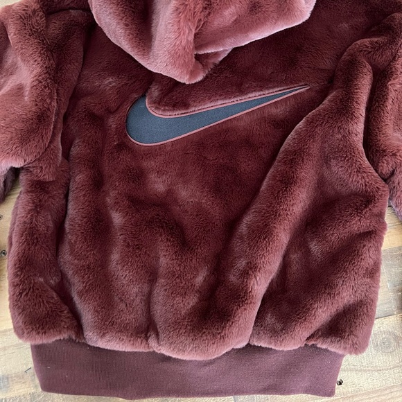 NWT NIKE ESSENTIALS FUR JACKET - Picture 1 of 8